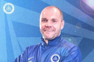 深圳新鹏城官方：45岁的苏格兰人罗比·尼尔森出任球队主帅
