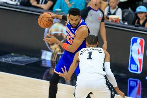 卡梅隆·约翰逊：唐斯是尼克斯赢球的巨大原因 他是我心中的FMVP