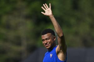 RMC：姆巴佩若在对阵塞内加尔的比赛中进球 会采用吹笛庆祝