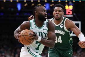 要来了吗？热记：绿军重回字母争夺战 雄鹿正在为布朗寻找第三方