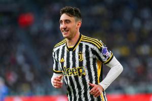 米体：切尔西和尤文就坎比亚索转会进行谈判，并愿意出租杰克逊