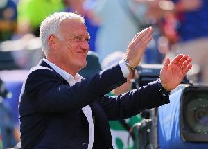 队报：德尚总是会与法国队球员单独谈话，向球员解释自己的决定