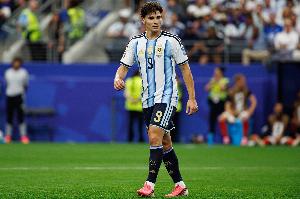 罗马诺：马竞坚决不想将阿尔瓦雷斯卖给巴萨，球员明确首选巴萨
