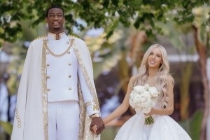 GOAT大婚！凯·琼斯与妻子正式完婚 现东家土超球队埃菲斯送祝福