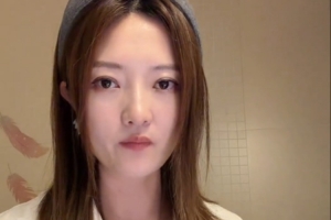 离谱！球馆工作人员在女生投篮时设置障碍 导致后者脚踝韧带撕裂