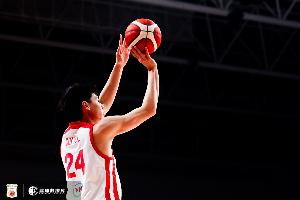 高效替补！崔永熙半场3投2中得到4分5板1断 正负值+10