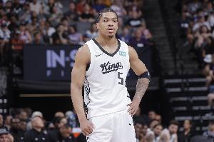 出手锐减10次！阿卡夫：第一场我打得像高中生 今天尝试放慢节奏